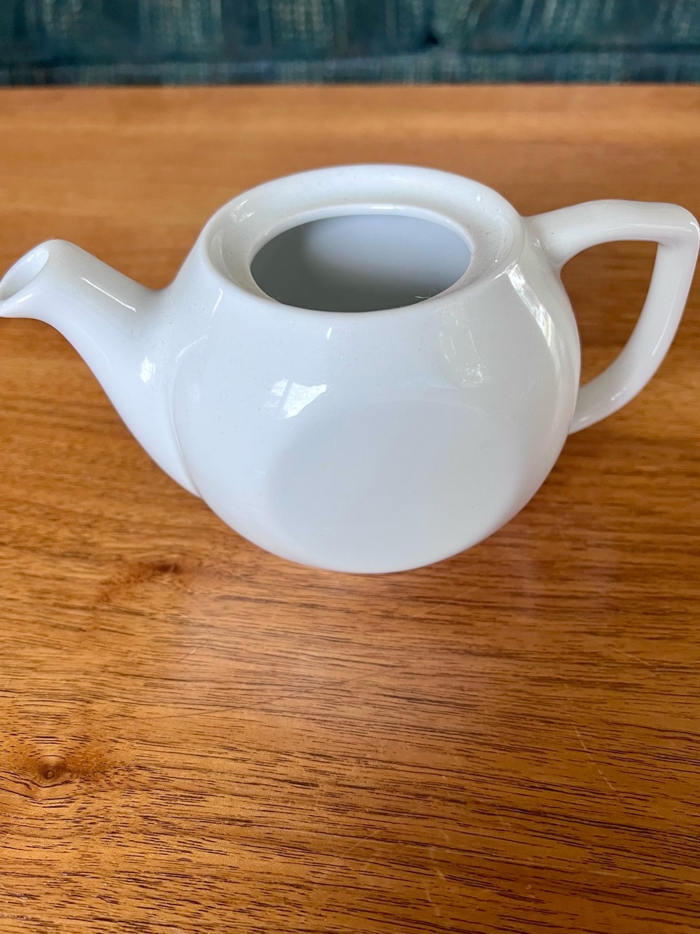 Classic White Ceramic Teapot for Coffee & Tea